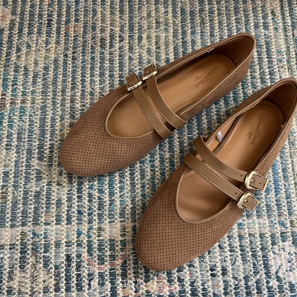 Universal thread tan flats - Picture 2 of 4